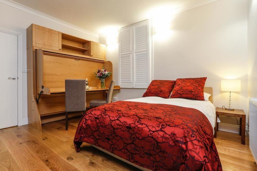 Pimlico Apartment *