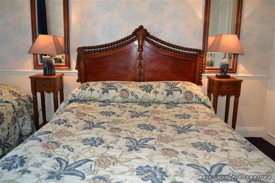 Garden Court 3*