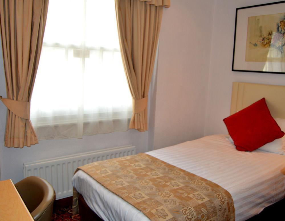 Holiday Villa Hotel 3* London