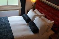 Simply & 4* London