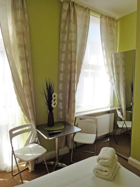 Dylan Kensington Aparthotel 3*