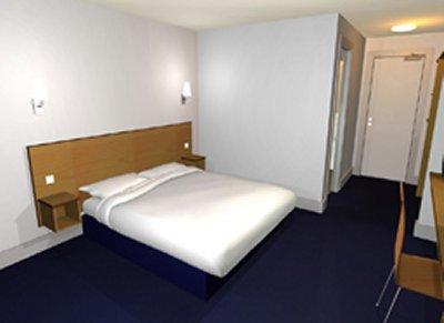 Travelodge Airport 3*