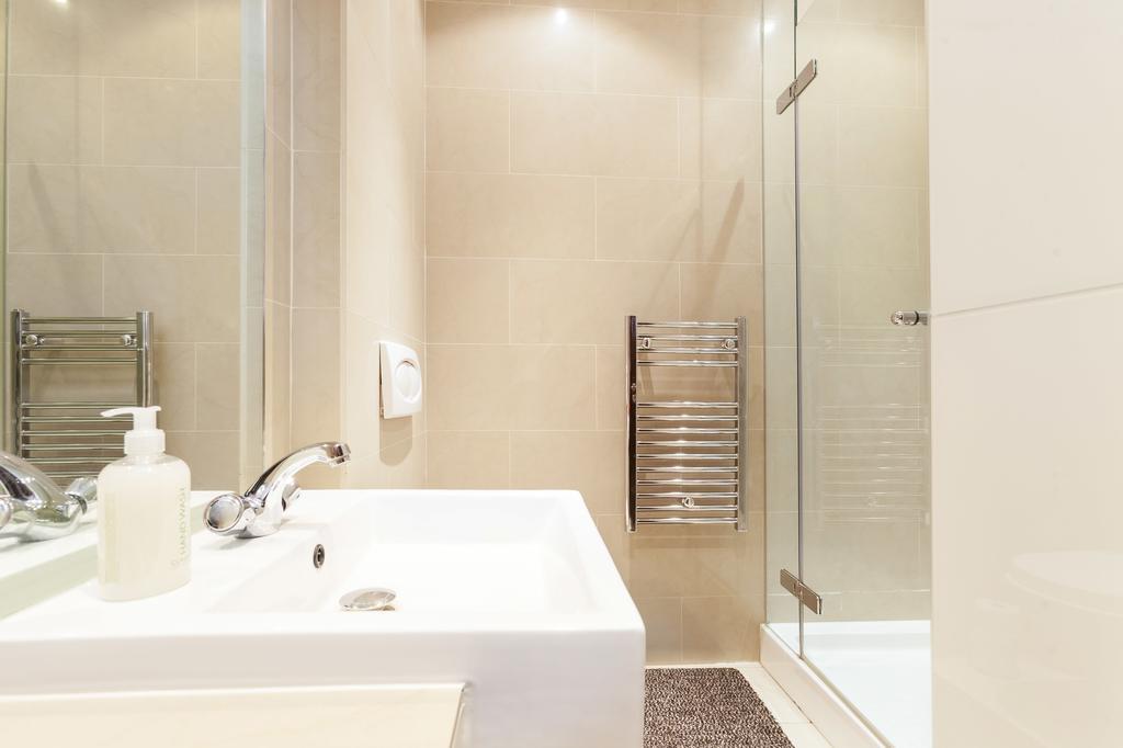 Club Living - Barbican Apartment *