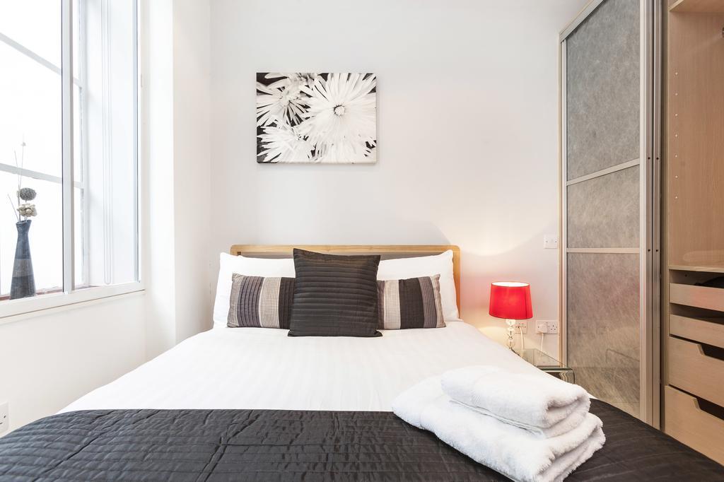 Club Living - Barbican Apartment