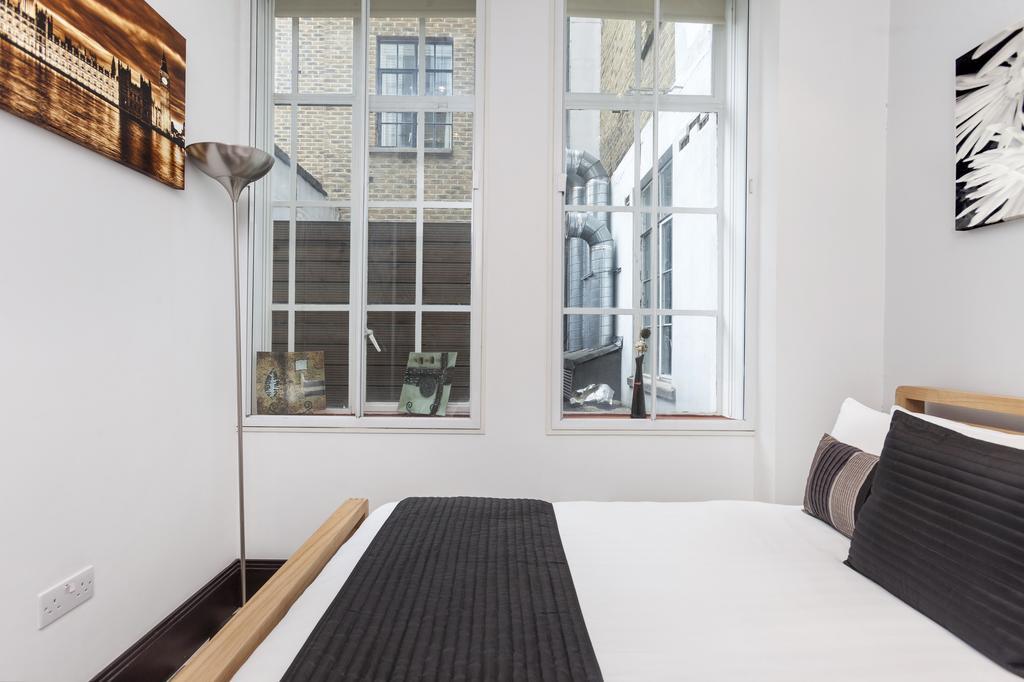 Club Living - Barbican Apartment London