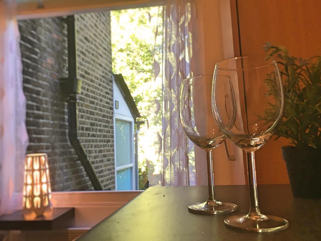 Holland Park Lifestyle Apartment