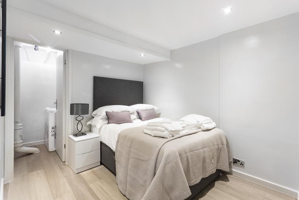 Hyde Park Gate Apartment *