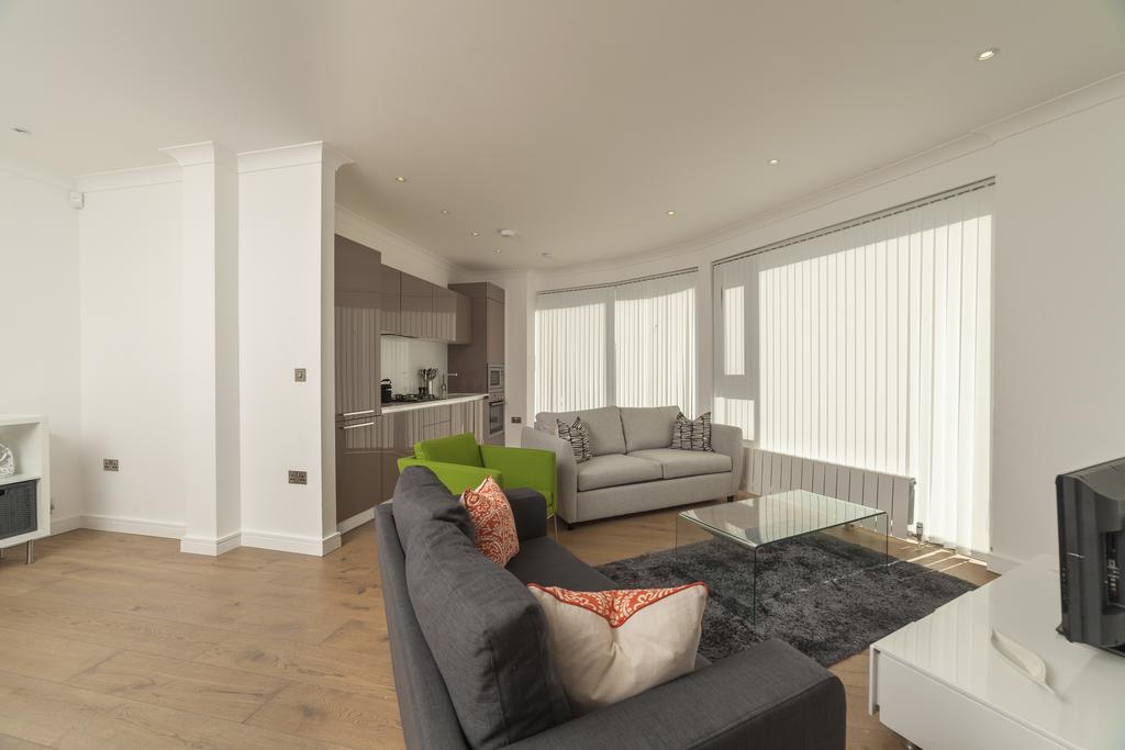 Deluxe Bridge Apartment