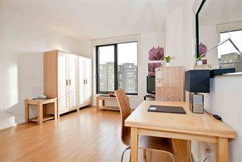 Point West Apartment London