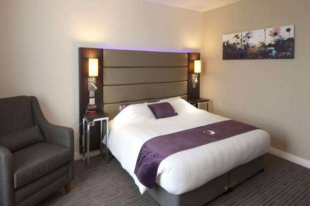 Premier Greenford 3*