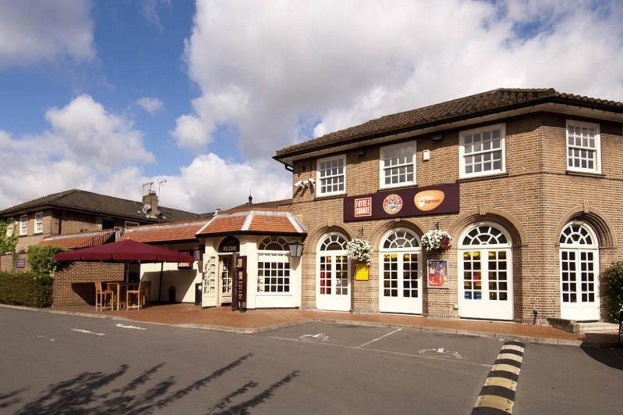 Premier Greenford Hotel