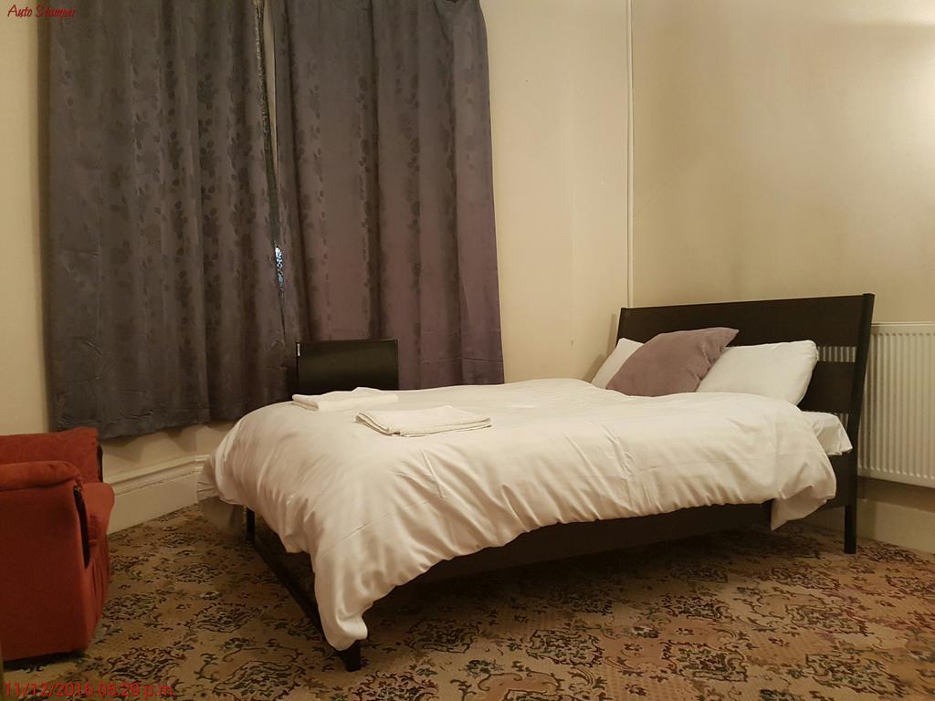 137 Upton Lane Hotel 2*