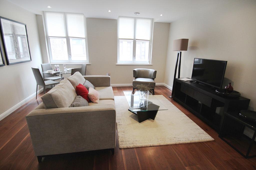 Chancery Lane Apartment *