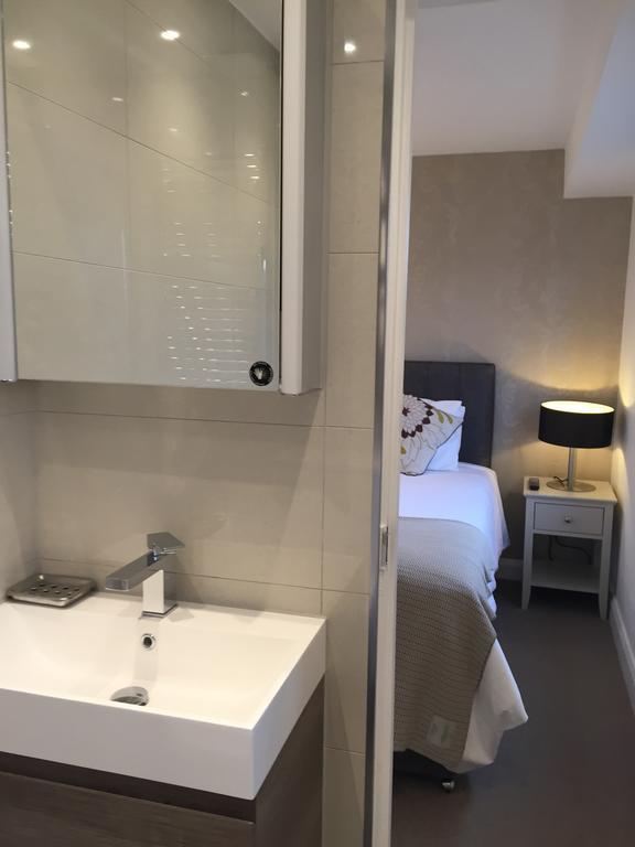 Modern 2 Bedroom Flat With Private Outdoor Terrace * London