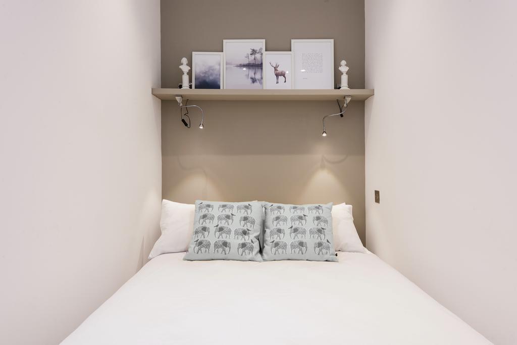 Apartment The Barons Court Lodge London