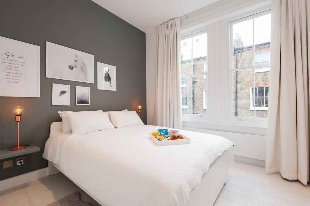 The Barons Court Lodge *