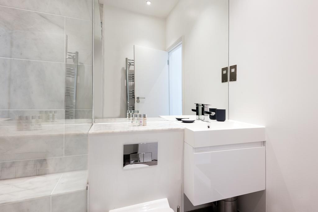 The Barons Court Lodge Apartment London