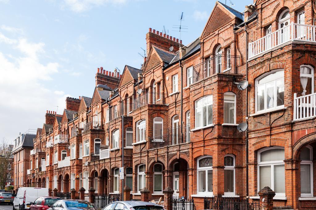 The Barons Court Lodge * London