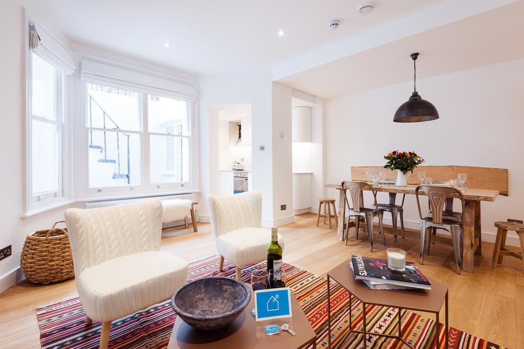 The Barons Court Lodge * London