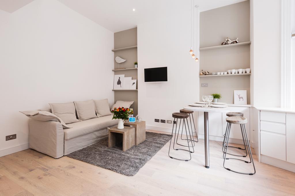 The Barons Court Lodge * London