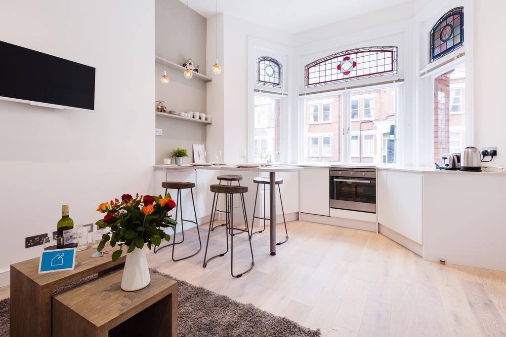 The Barons Court Lodge
