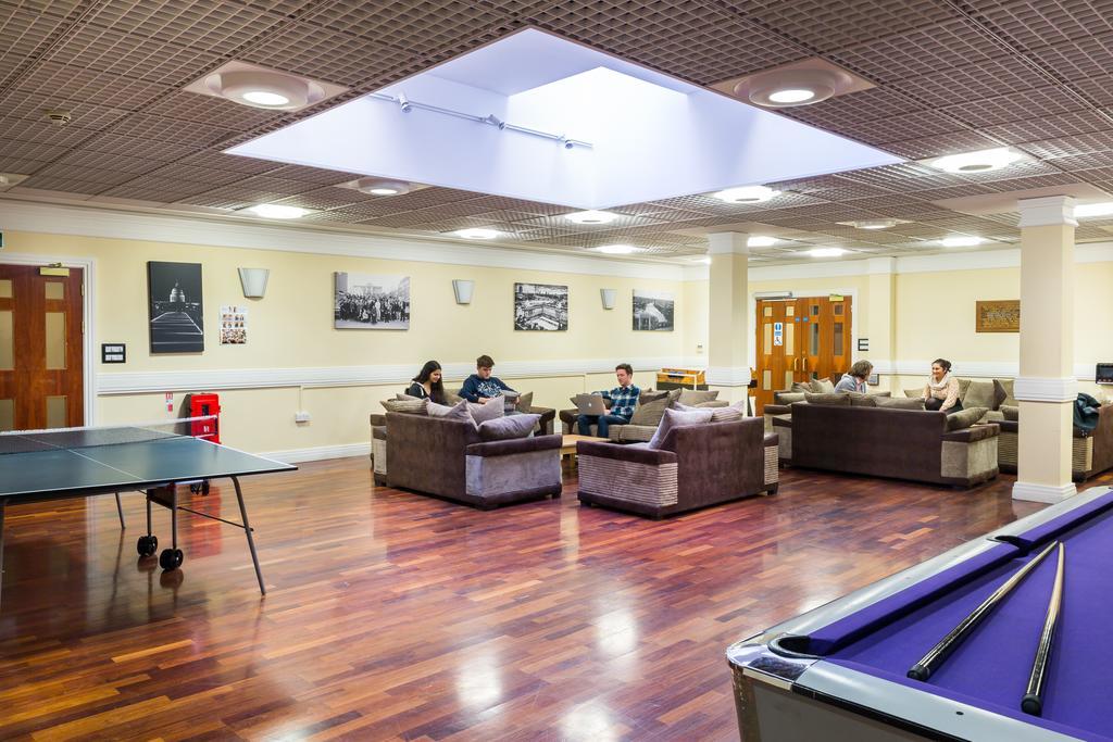 College Hall / University Of Apartment