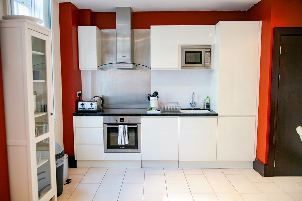 Club Living - Barbican Apartment London