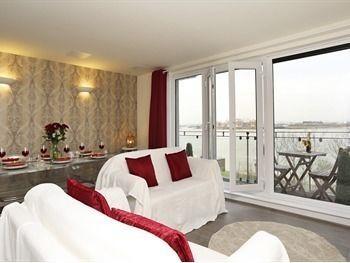 Exclusive Riverview *