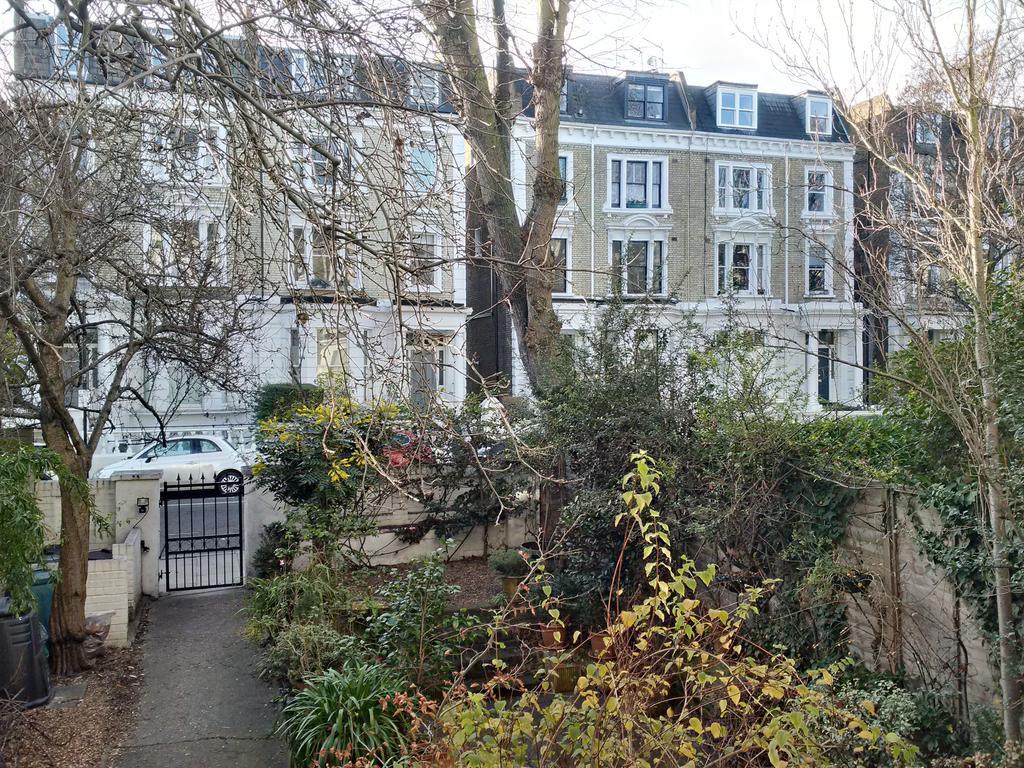 Luxury Holland Park, Sleeps 2, Free S'fast Wifi Apartment *