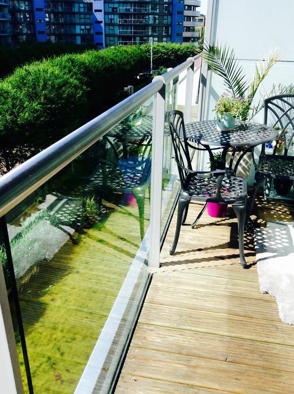 Chelsea Bridge Wharf Apartment *