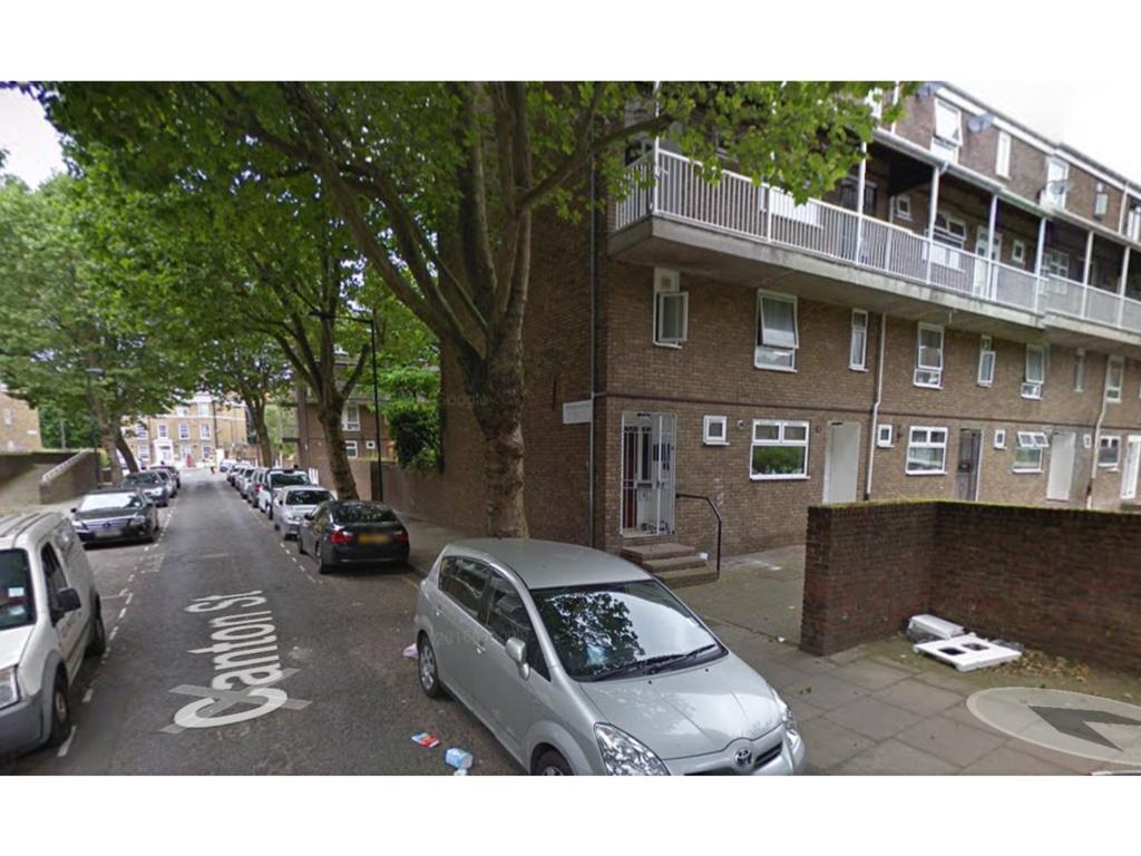 Cozy Room Very Close To Canary Wharf ! Guest house London