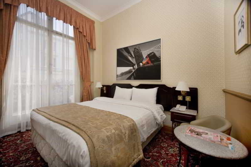 Hotel Holiday Villa Hotel 3*
