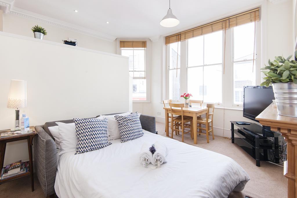 The Stratford Road Pied-a-terre Apartment *