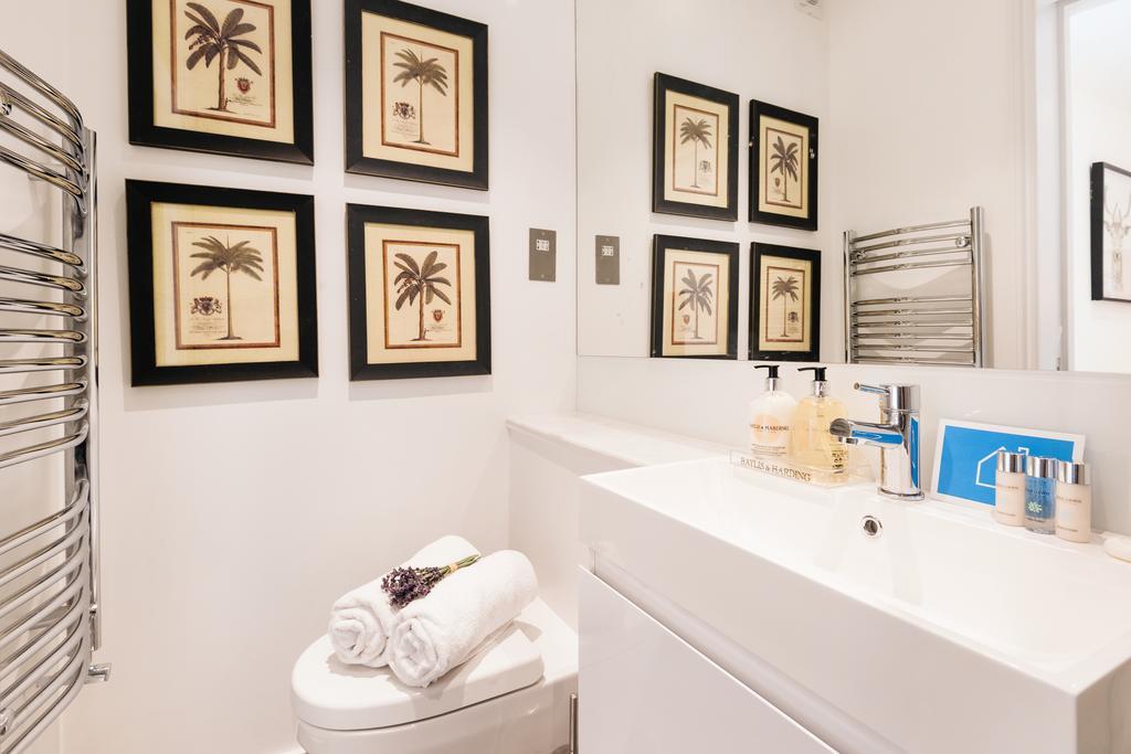 The Lillie Road Residence Apartment *