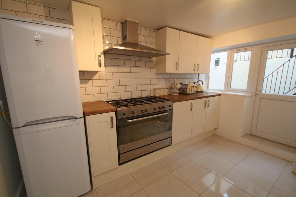 New And Cosy Sidney Square 3* London