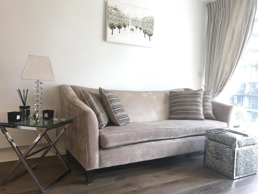 Chelsea Bridge Wharf Apartment *