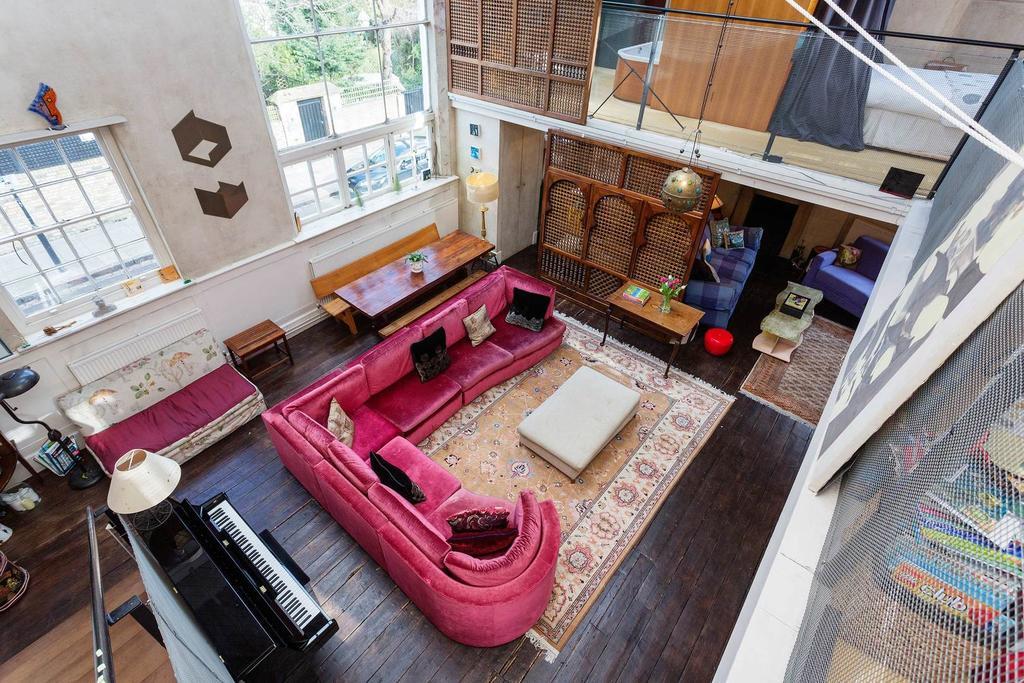 Veeve - Cosmic Atrium * London
