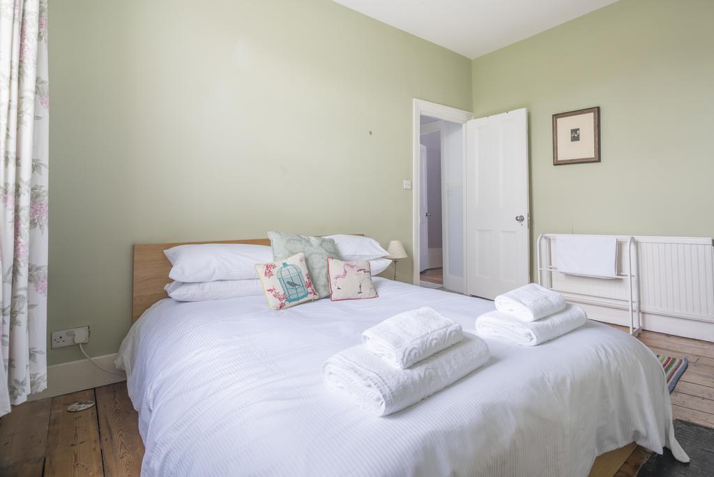 Bright Family In Angel With Patio Holiday home *