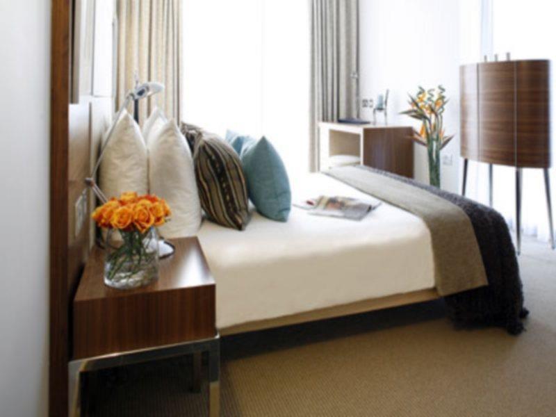 Park Plaza County Hall Hotel London