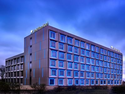 Park Plaza London, Park Royal Hotel 4*