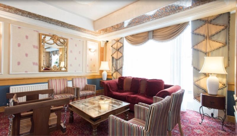 Holiday Villa Hotel
