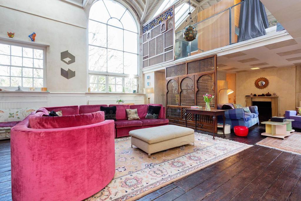 Veeve - Cosmic Atrium * London