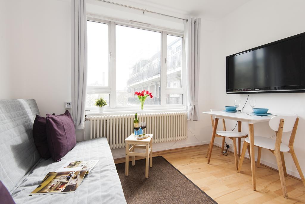 The Chelsea Hortensia Road Apartment *