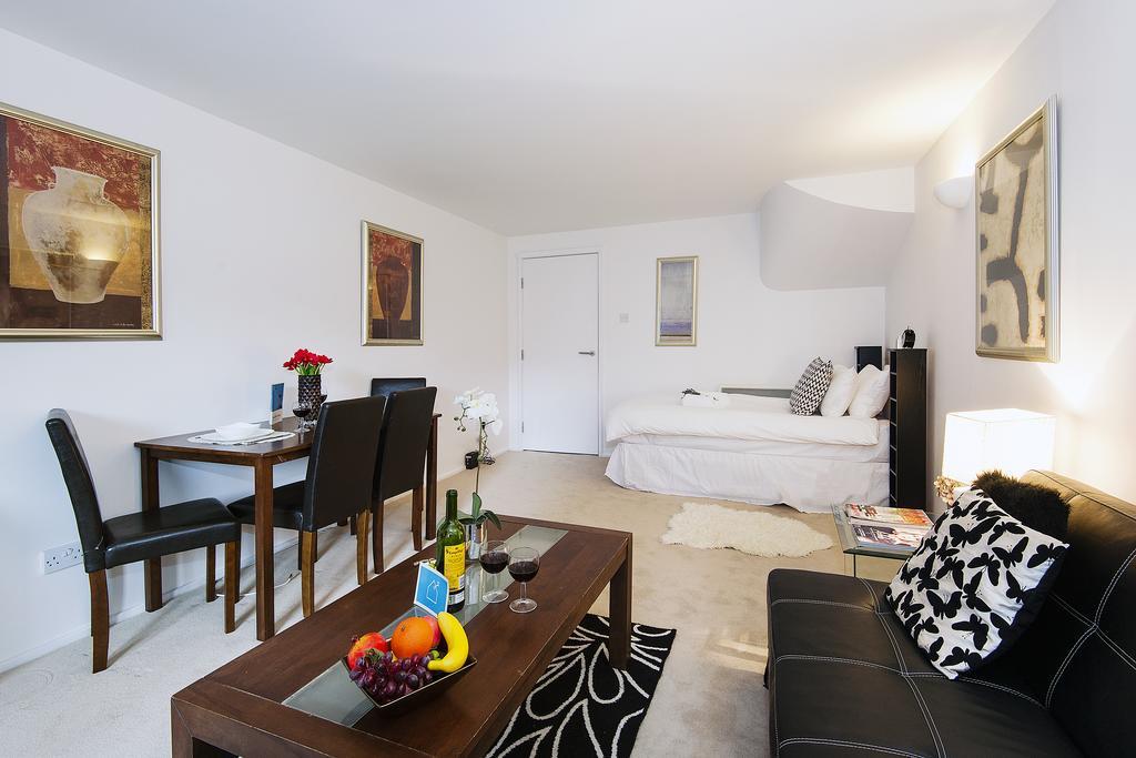 Point West Apartment London