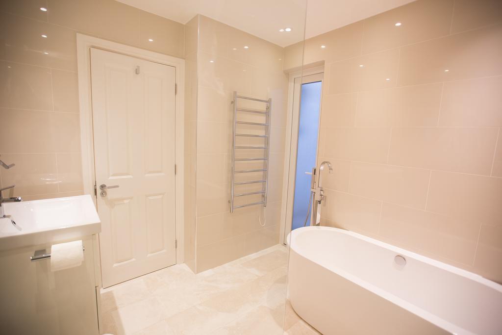Luxury 2 Bed/bath Next To Hyde Park * London