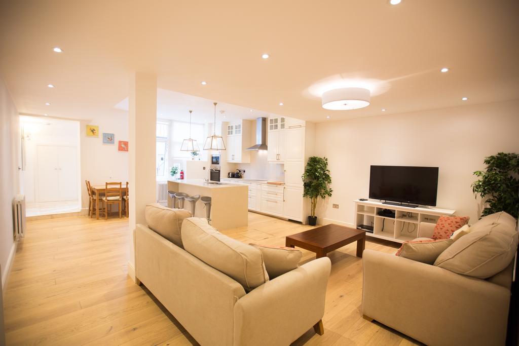 Luxury 2 Bed/bath Next To Hyde Park Apartment *