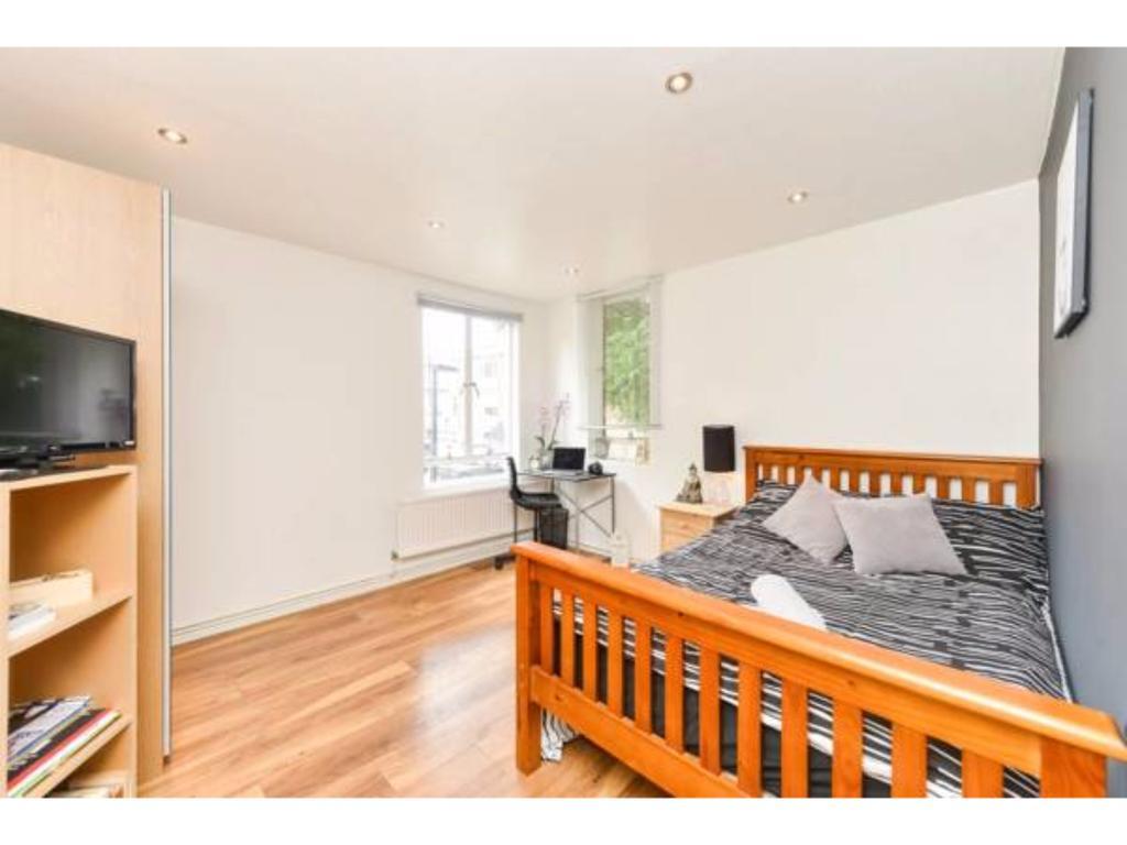 1 Double-Bed Kennington-Sk