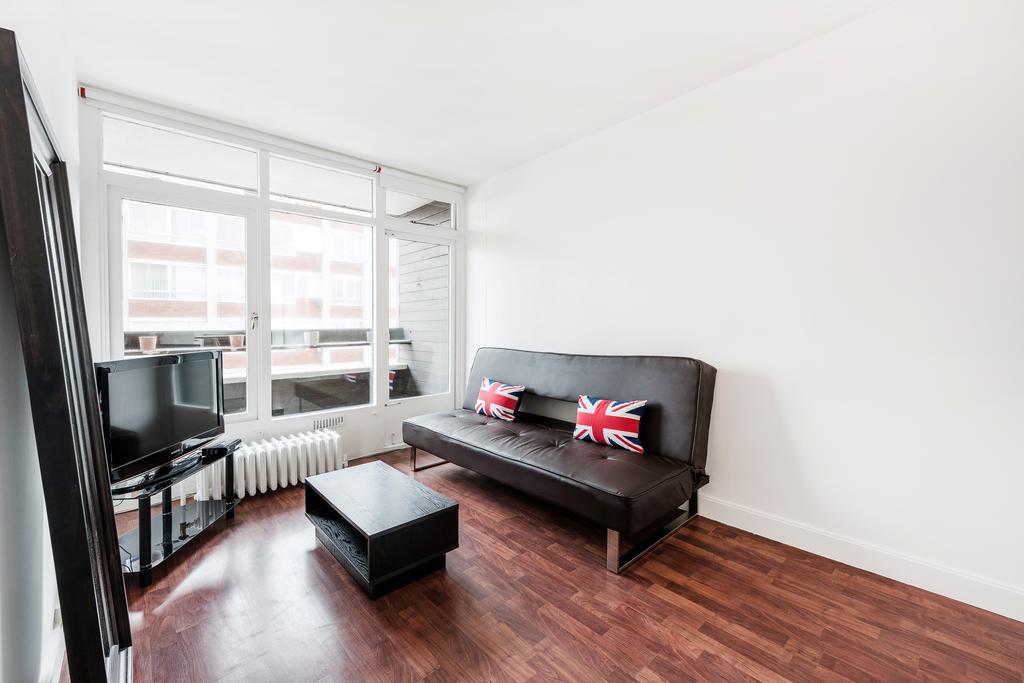 Beak Street Apartment *