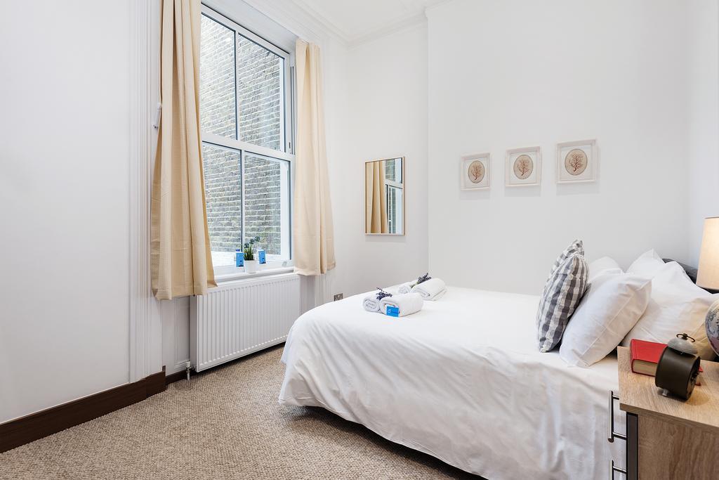 The Holland Road Apartment *