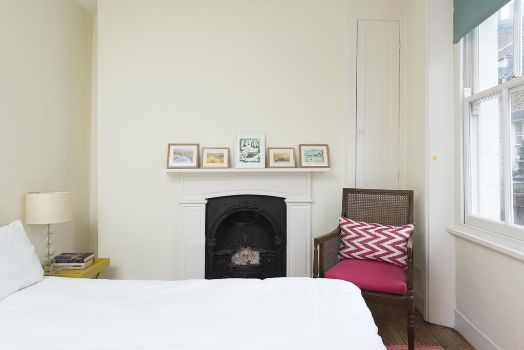 Apartment White Horse Street London